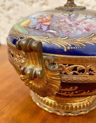 Porcelain Dragee or Candy Box from Manufacture de Sèvres for sale