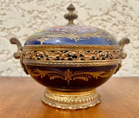 Porcelain Dragee or Candy Box from Manufacture de Sèvres for sale