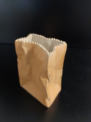Papiertüten Vase aus Keramik von Tapio Wirkkala für Rosenthal, 1990er bei Pamono kaufen