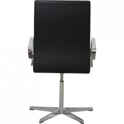 3273 Oxford Chair in Black Aura Leather by Arne Jacobsen for sale