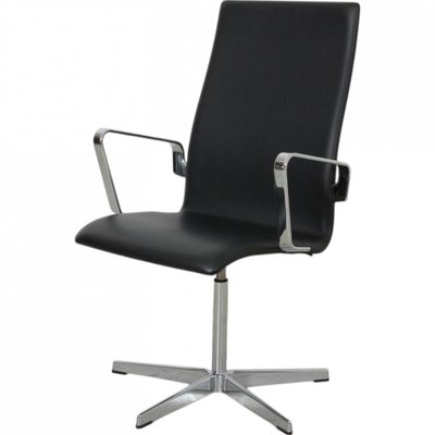 3273 Oxford Chair in Black Aura Leather by Arne Jacobsen for sale