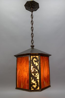 Große Tiffany Glas & Metall Flur Laterne in Braun & Beige, Frankreich, 1920er bei Pamono kaufen