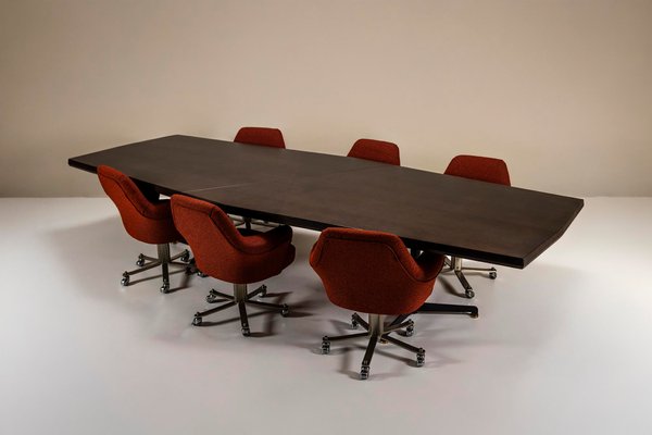 Tavolo da conferenza T58 a forma di barca di Osvaldo Borsani per