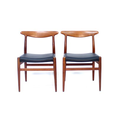 Model W2 Dining Chairs in Teak and Leather by Hans J. Wegner
