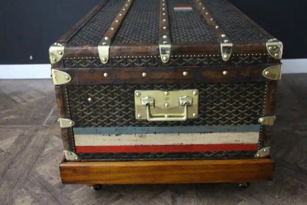Lucienne, la grande malle en bois foncé et laiton N°238 – Debongout