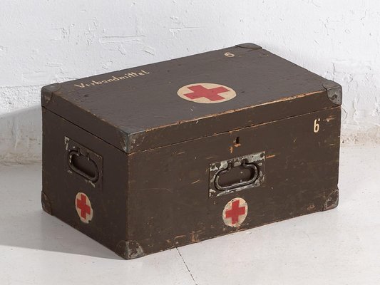 Vintage Red Cross Medical Case, 1940 for sale at Pamono