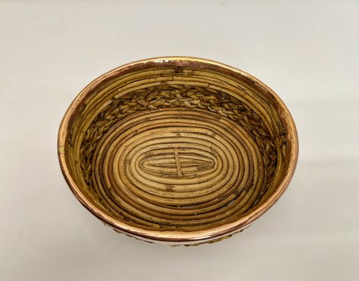 Ovale Bambusschale aus Rattan mit Messingrand, 1970er bei Pamono kaufen