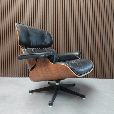 Poltrona di Charles Ray Eames per Vitra in vendita su Pamono