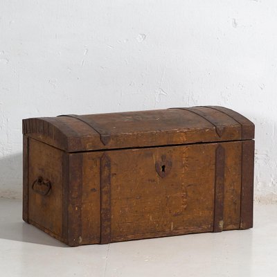 Kleine antike Truhe, 1871 bei Pamono kaufen