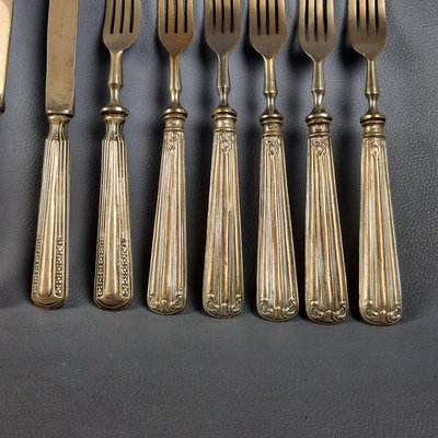 couverts à dessert en métal argenté