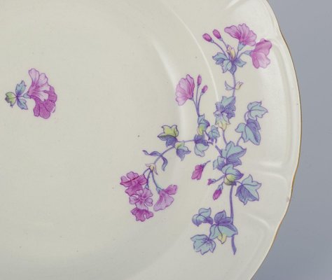 Tiefe Geranium Steingut Teller von Gustavsberg, Schweden, 1918, 6 . Set bei Pamono kaufen