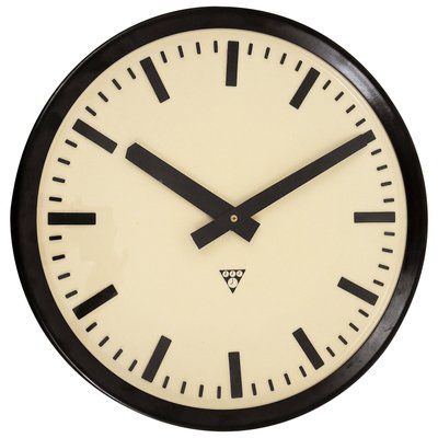 Clock Grosse Bahnhofsuhr Große Industrielle Bahnhofsuhr Aus Bakelit, 1940er Bei Pamono Kaufen