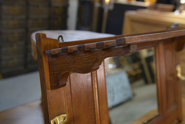 Perchero Art Déco de roble y ganchos de latón, años 30 en venta en