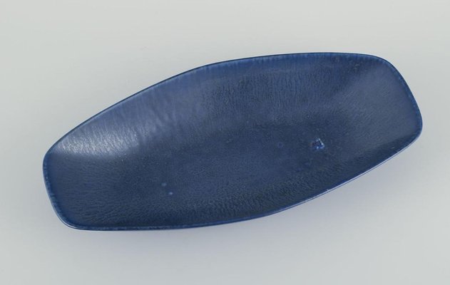 Längliche Schale aus Steingut mit blauer Glasur von Carl Harry Stålhane für Rörstrand bei Pamono kaufen