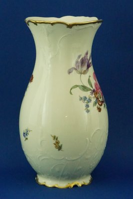 Antike Porzellanvase mit Blumendekor, 20. Jh. von der Fürstenberg Manufaktur, Deutschland, 1920er bei Pamono kaufen