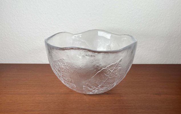 Große schwedische Vintage Glasschale mit Blumendekor von Ann Wärff für Kosta Boda, 1970er bei Pamono kaufen