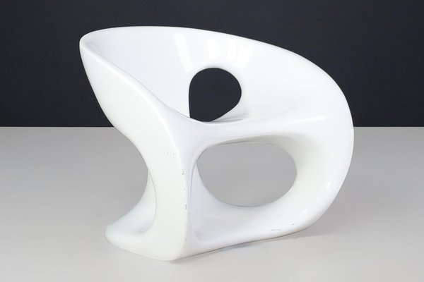 Hara Sculptural Outdoor Chair in White Lacquered Fiberglass by 