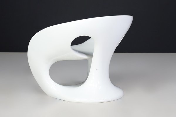 Hara Sculptural Outdoor Chair in White Lacquered Fiberglass by 