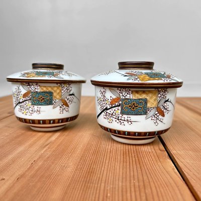 Vintage Kutani Porzellanschalen mit handbemaltem Deckel, 1930er-1950er, 2er Set bei Pamono kaufen