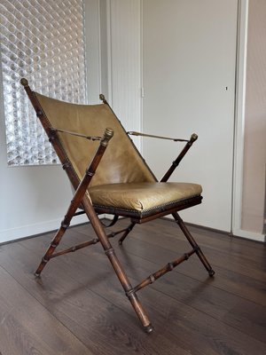 Vintage Klappstuhl aus Lederimitat aus Bambus, Maison Jansen zugeschrieben,  1950er bei Pamono kaufen