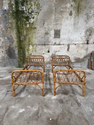 Moderne italienische Mid-Century Tagesliege aus Rattan & Bambus mit  Lattenrost aus Holz, 1960er, 2er Set bei Pamono kaufen