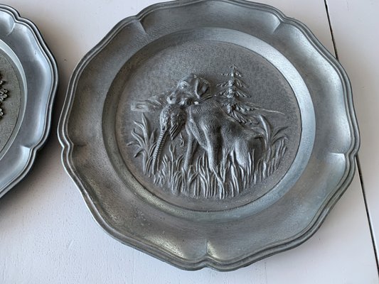 Blechteller mit Jagdmotiv, 1900er, 2er Set
