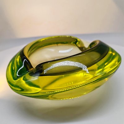 Vintage ashtray　瑪瑙 1960s Large Ashtray in Uranium Murano Glass. Made in Italy. for