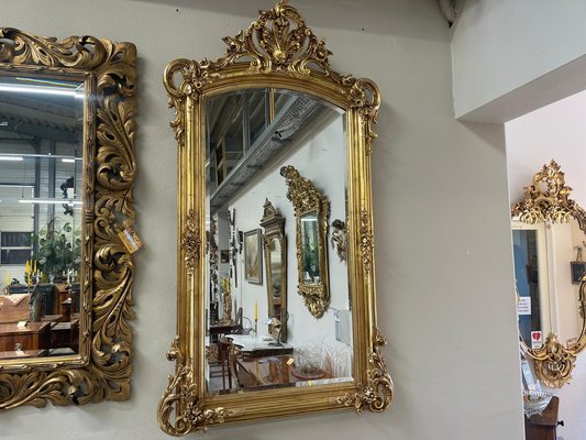 Vergoldeter Florentiner Barock Spiegel mit geschnitzten Akanthusblättern bei Pamono kaufen