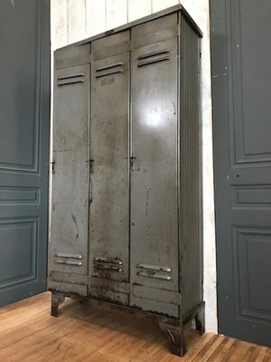 Industrieller Vintage Spind Mit Drei Turen Von Strafor Bei Pamono