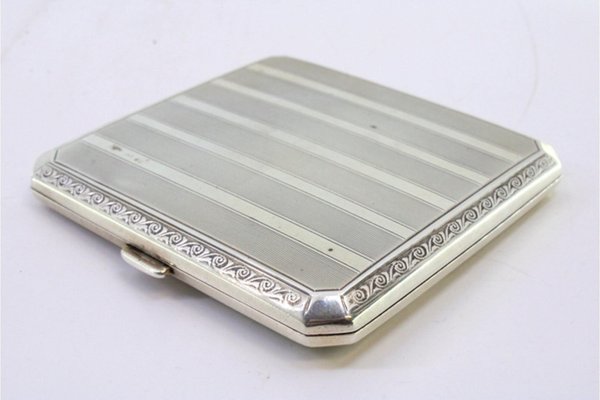purple cigarette brand Virginia Slims Gold 100's Delivered Near You