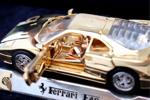 Ferrari F40 Model in 19k Gold for sale at Pamono