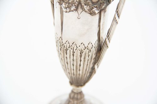 Kleine silberne Blumenvasen mit Reliefs, 2 . Set bei Pamono kaufen