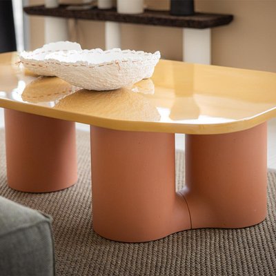 Niedriger Couchtisch aus geformtem Mineralglas in Naturweiß von Manufacture XXI bei Pamono kaufen