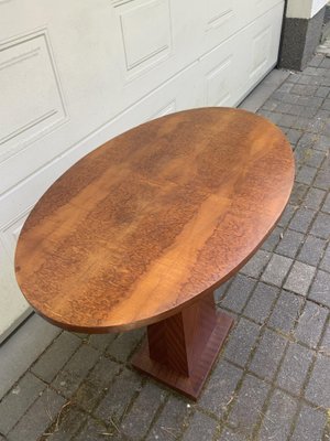 Ovaler Couchtisch aus Eibe, 1900er bei Pamono kaufen