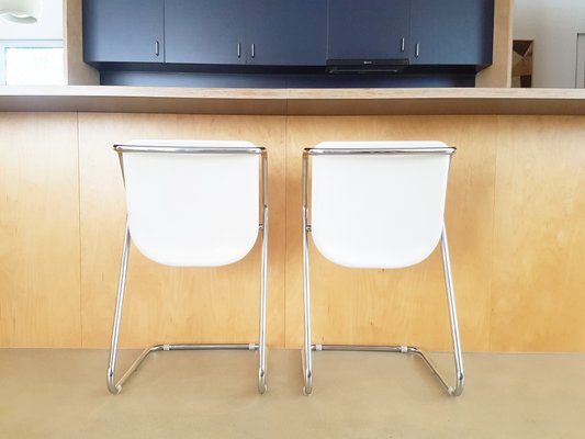 Weiße Hocker aus Kunststoff & verchromtem Metall von C. Salocchi für Alberti, 1970er, 2er Set bei Pamono kaufen