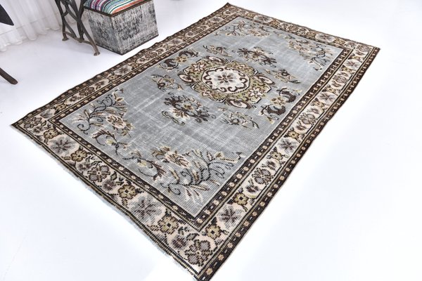 Vintage Turkish Rug in Wool for sale at Pamono