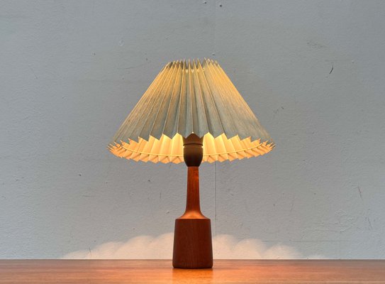 Mid-Century Modern Danish Teak Table Lamp, 1960s for sale at Pamono