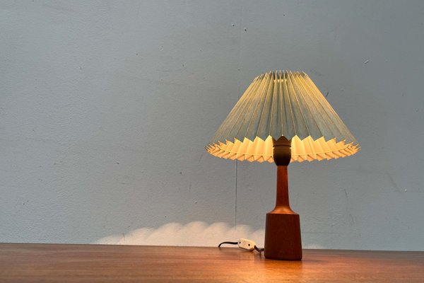 Mid-Century Modern Danish Teak Table Lamp, 1960s for sale at Pamono