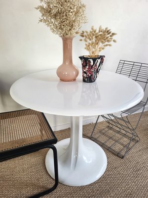 Tavolo da pranzo rotondo a forma di tulipano, anni '70 in vendita