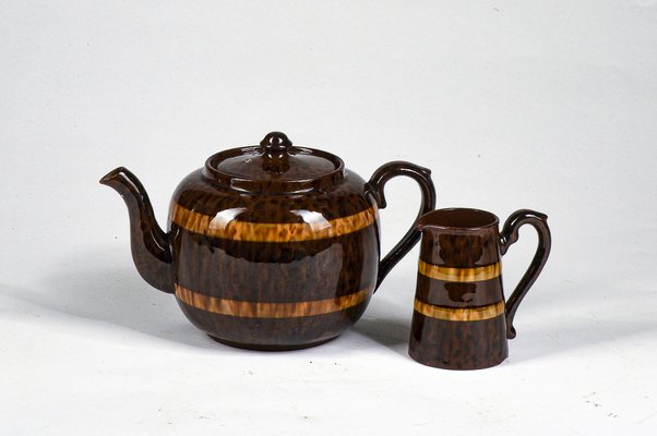 Teapot and Milk Jug Set in Enamelled Porcelain from Gibsons Teapot and Milk Jug Set in Enamelled Porcelain from Gibsons