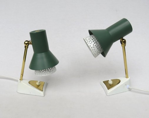 Nachttischlampen aus Messing, Grün & Weiß im Stil von Matégot, 1950er, 2er Set bei Pamono kaufen