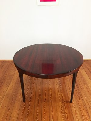 Runder Dänischer Mid Century Esstisch aus Palisander von Ib Kofod Larsen für Faarup Møbelfabrik Runder Dänischer Mid Century Esstisch aus Palisander von Ib Kofod Larsen für Faarup Møbelfabrik