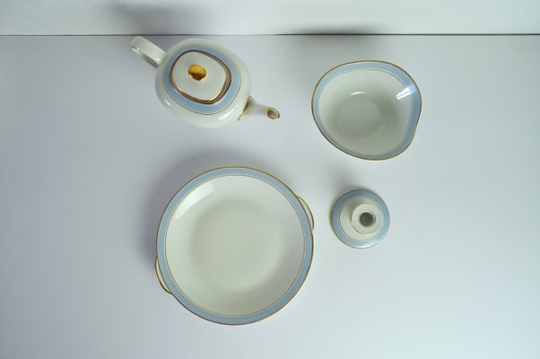Porzellanservice in Hellblau & Grauweiß mit Vergoldetem Rand, 1950er, 4 . Set bei Pamono kaufen