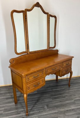 old fashioned dressing table sets Elegantly Crafted Victorian Style Dressing Table