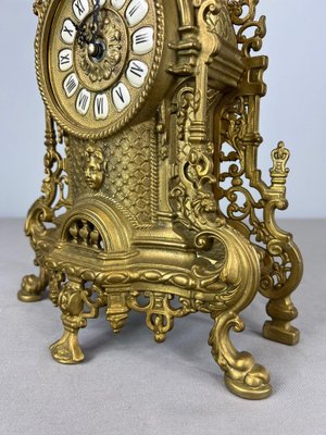 Orologio da camino in stile antico, Francia, in bronzo dorato in