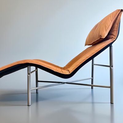 Postmodern Skye Relax Lounge Chair in Patinated Cognac-Brown