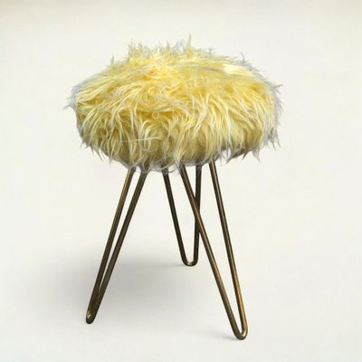 Sgabello a tre gambe con gambe in ottone e pelliccia sintetica gialla, anni  '60