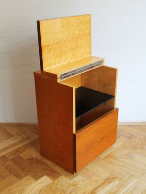 kleiner holzschrank 