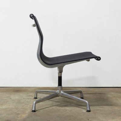 vitra eames 107