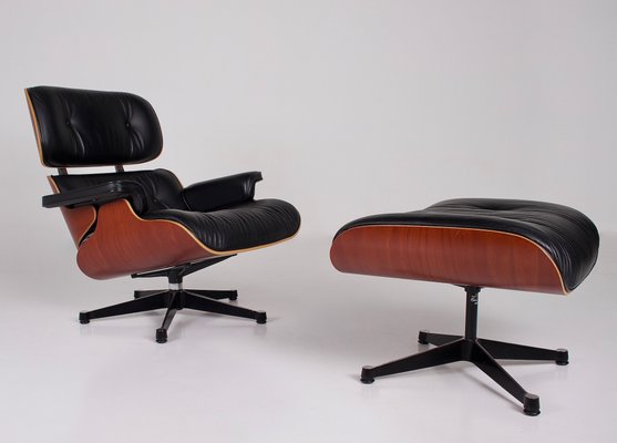 Poltrona e poggiapiedi di Charles Ray Eames per Vitra, anni '90